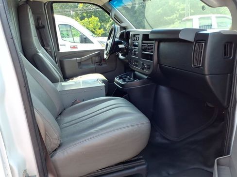 Used 2018 Chevrolet Express 3500 Extended w/ Driver Convenience Package RWD image 10