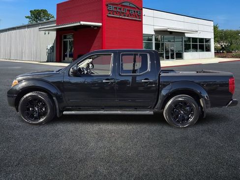 Used 2021 Nissan Frontier SV w/ Midnight Edition Floor Mats image 2