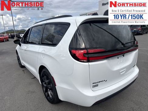 New 2026 Chrysler Pacifica Limited w/ Uconnect Theater Family Group image 8