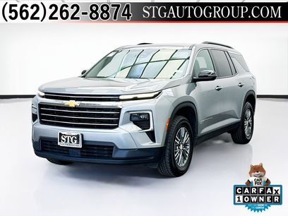 Used 2025 Chevrolet Traverse LT
