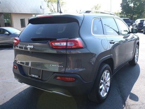 Used 2017 Jeep Cherokee Limited image 3