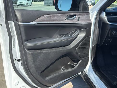 Used 2025 Jeep Grand Cherokee L Limited AWD/4WD image 12