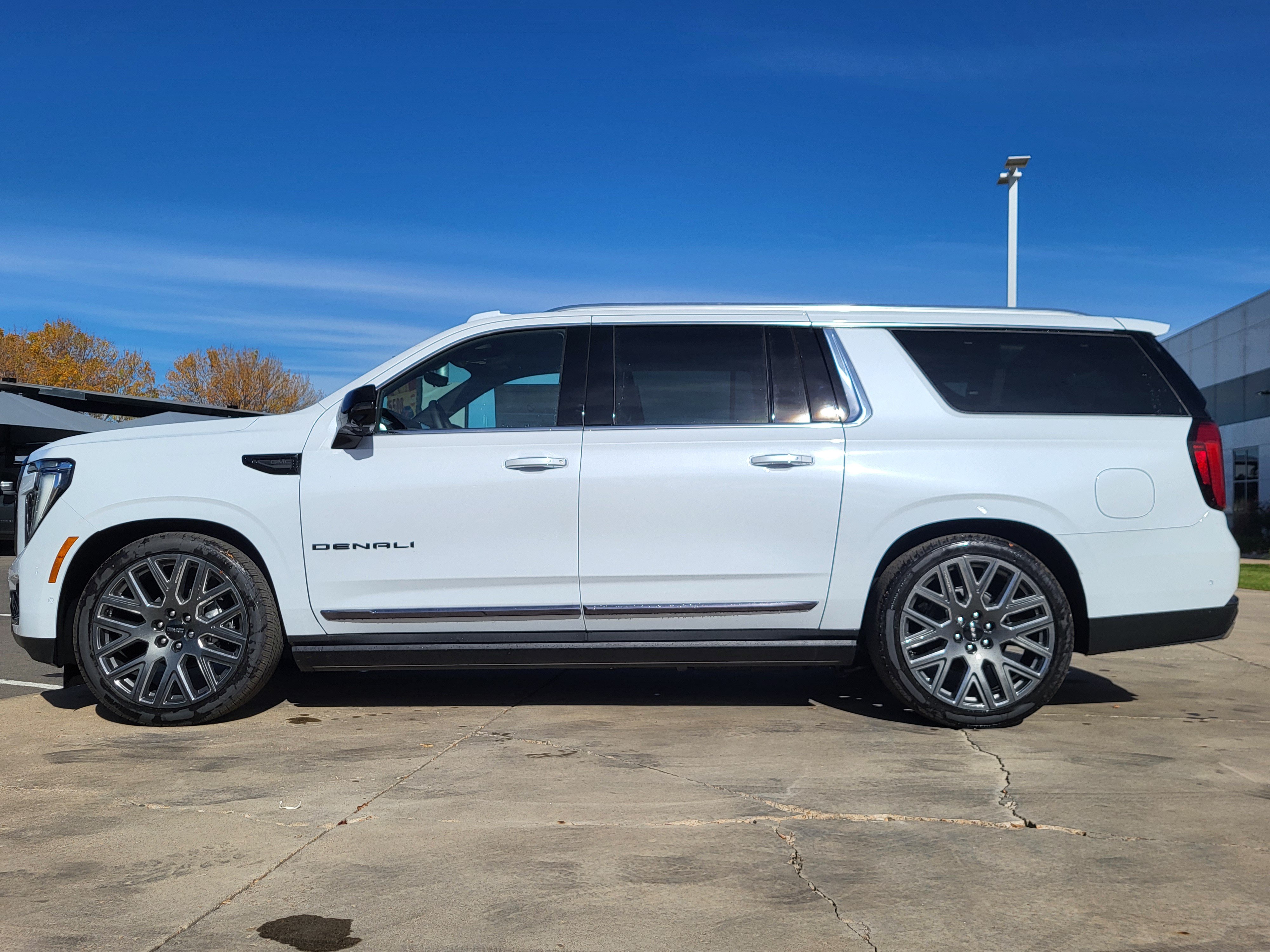 New 2027 GMC Yukon XL Denali Ultimate AWD/4WD image 2