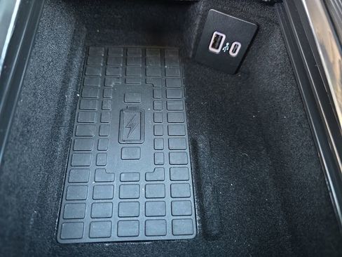 Used 2025 Lincoln Corsair AWD w/ Equipment Group 101A image 22