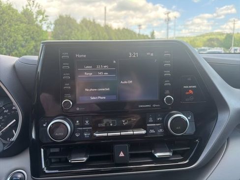 Used 2021 Toyota Highlander XLE AWD/4WD image 21