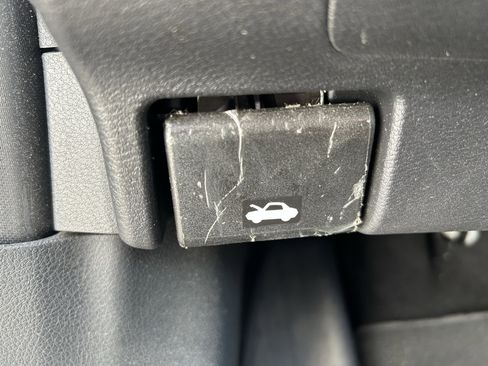 Used 2025 Nissan Kicks SV AWD/4WD image 15