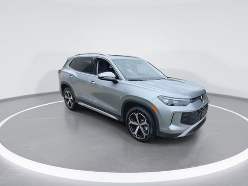 New 2025 Volkswagen Tiguan SE image 2