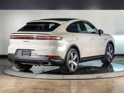 Certified 2026 Porsche Cayenne E-Hybrid Coupe AWD/4WD image 9