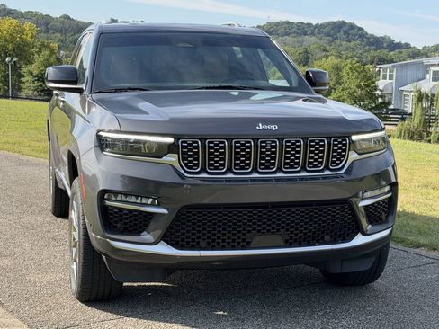 Used 2022 Jeep Grand Cherokee Summit w/ Luxury Tech Group V AWD/4WD image 46