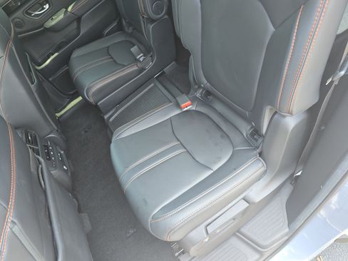 Used 2025 Honda Pilot TrailSport image 14