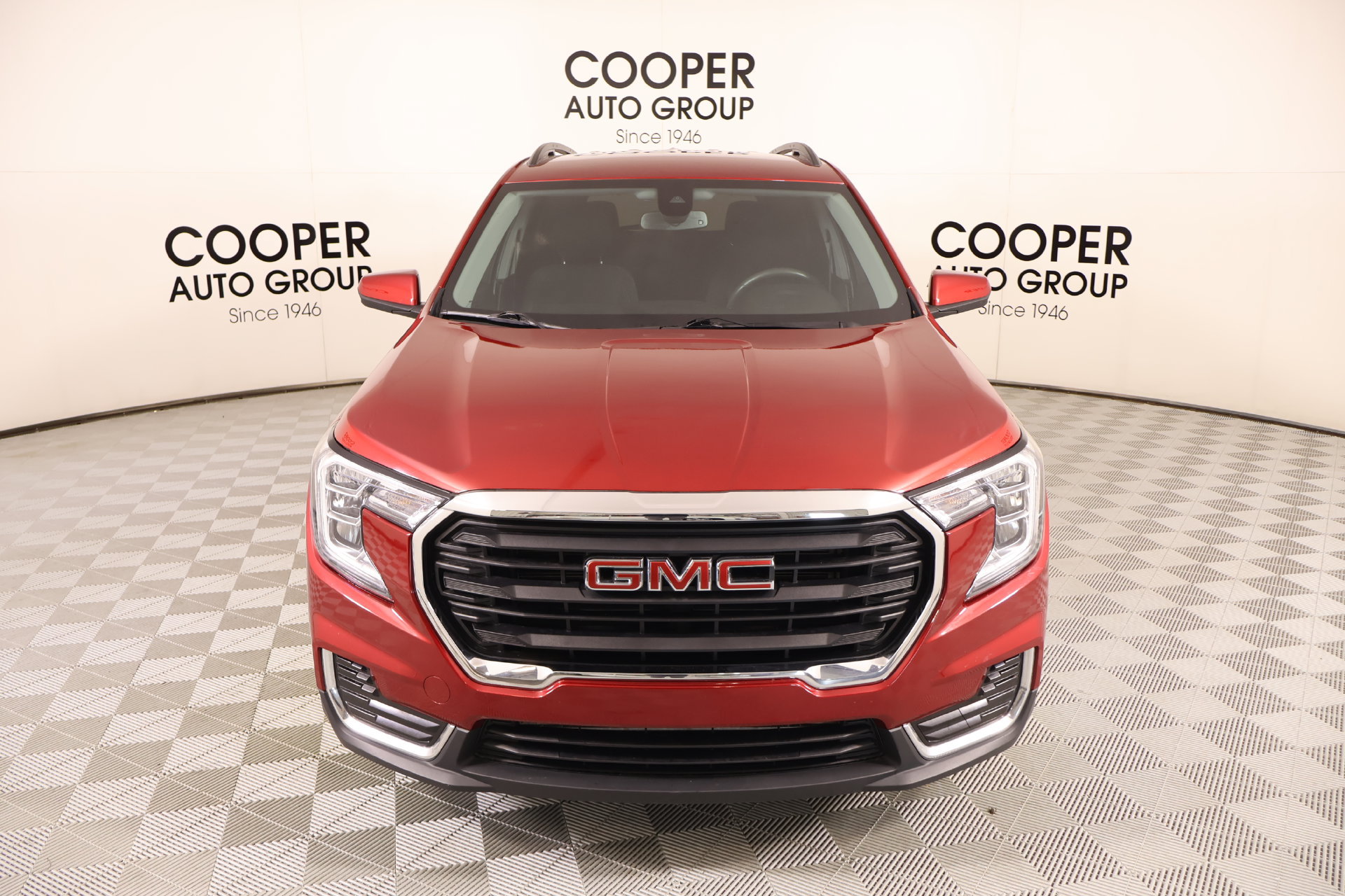 Used 2023 GMC Terrain SLE w/ Driver Convenience Package FWD image 9