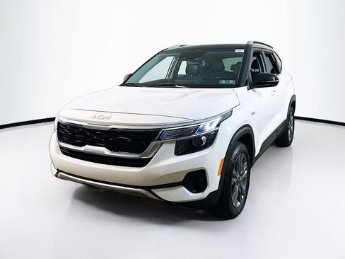 Used 2023 Kia Seltos S w/ Navigation Package image 4