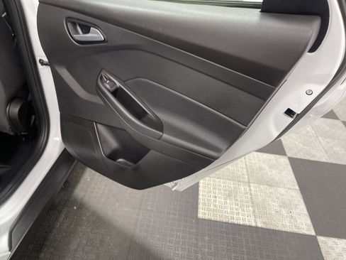Used 2014 Ford Focus SE w/ SE Sport Package image 19