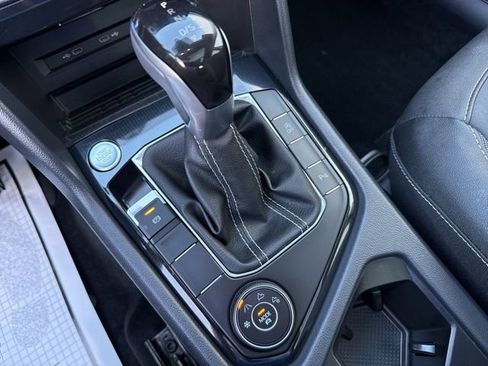 Certified 2025 Volkswagen Taos SE image 19