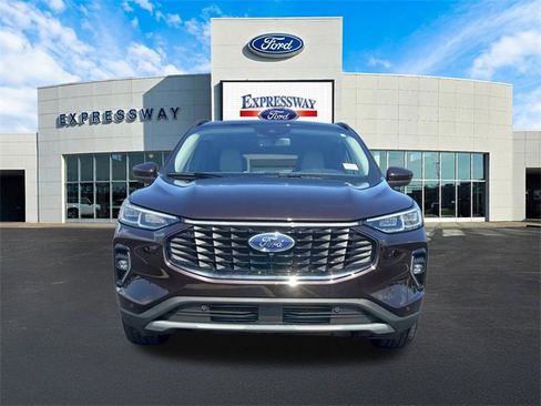 Used 2023 Ford Escape Platinum image 3