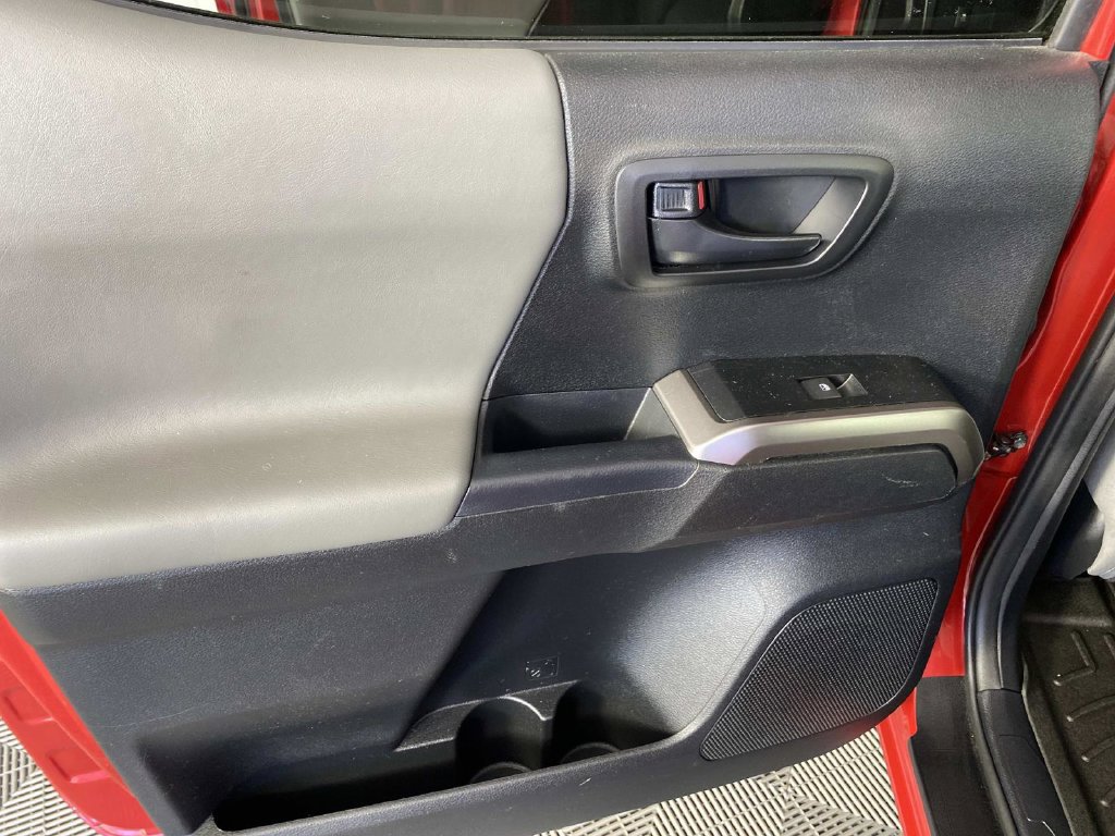 Used 2021 Toyota Tacoma SR5 AWD/4WD image 25