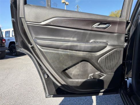 Used 2023 Jeep Grand Cherokee L Altitude image 37