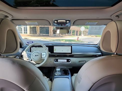 Certified 2024 Genesis GV60 Advanced AWD/4WD image 30