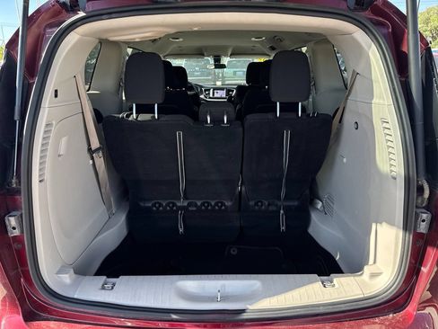 Used 2022 Chrysler Voyager LX FWD image 14