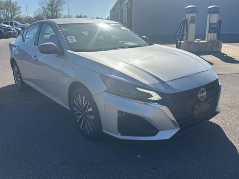 Used 2024 Nissan Altima 2.5 SV AWD/4WD image 8