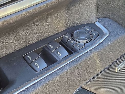 Used 2025 GMC Sierra 2500 SLT w/ SLT Premium Package image 23