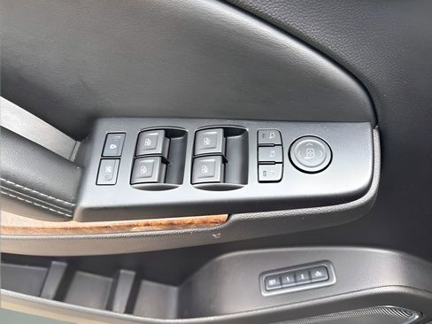 Used 2016 Chevrolet Suburban LTZ AWD/4WD image 32