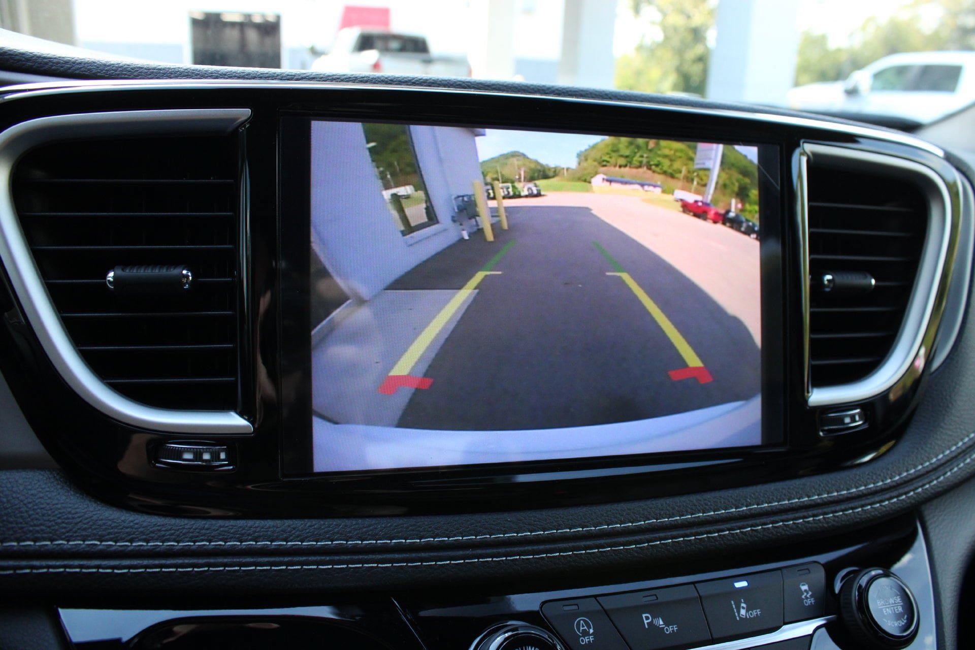 New 2027 Chrysler Pacifica Select FWD image 38