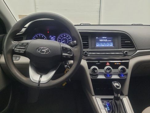 Used 2019 Hyundai Elantra SE FWD image 22