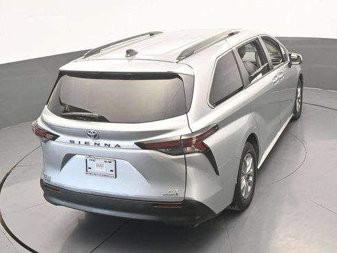 Used 2024 Toyota Sienna XLE FWD image 52