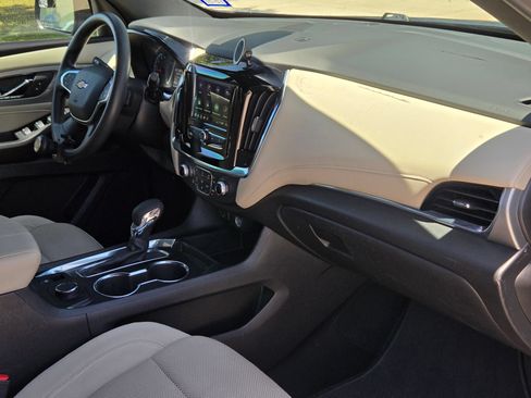 Used 2022 Chevrolet Traverse LS FWD image 29