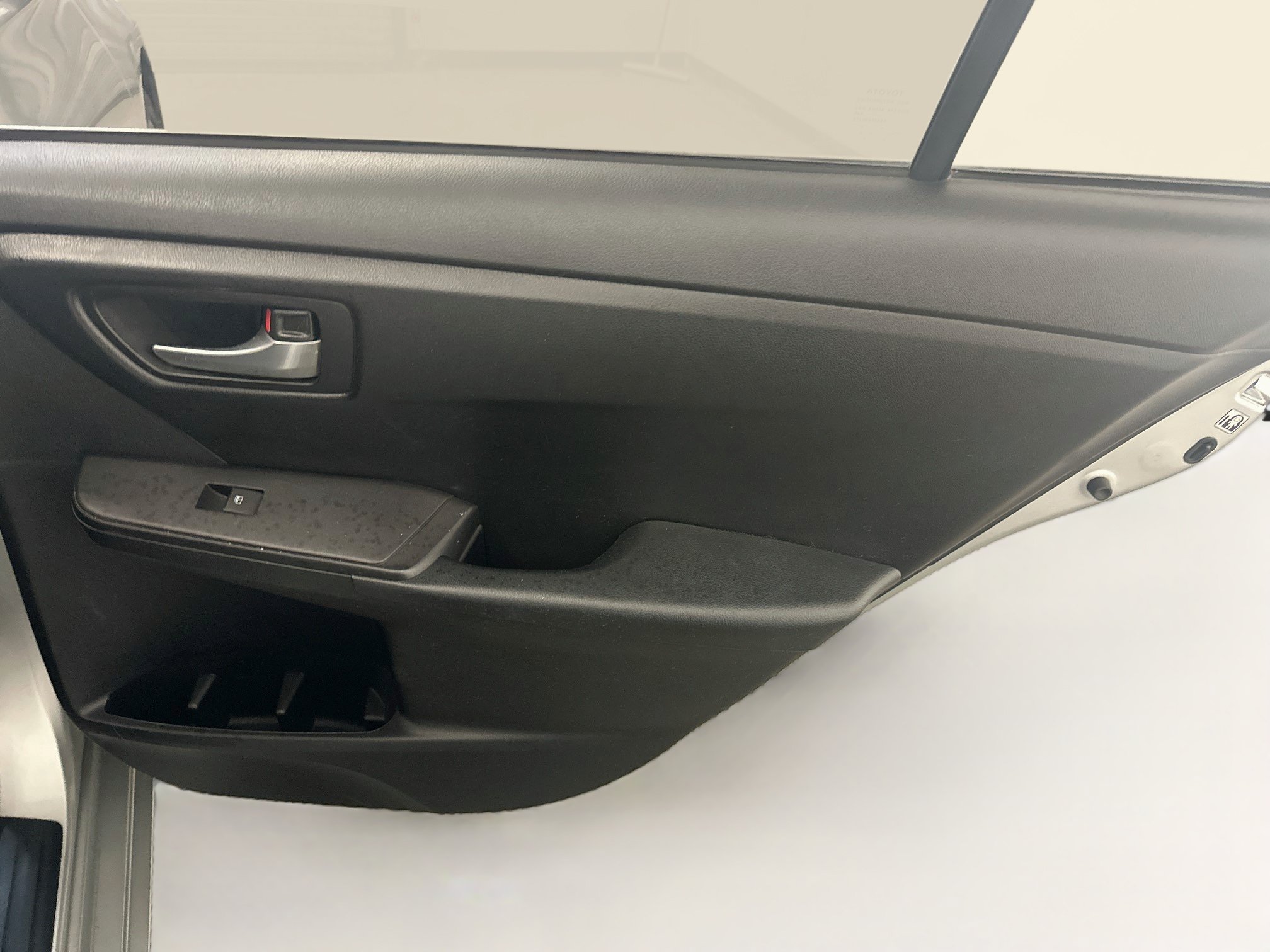 Used 2015 Toyota Camry SE FWD image 29