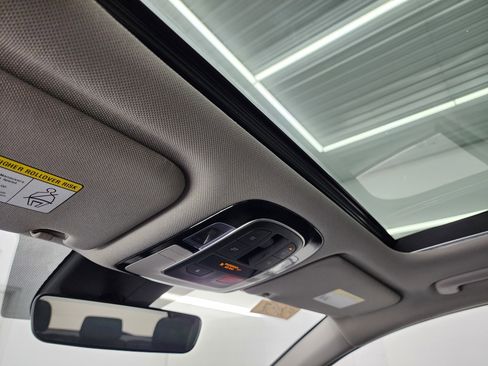 Used 2023 Hyundai Santa Fe SEL w/ Premium Package image 13