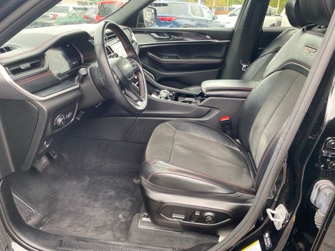 Used 2022 Jeep Grand Cherokee Trailhawk image 9