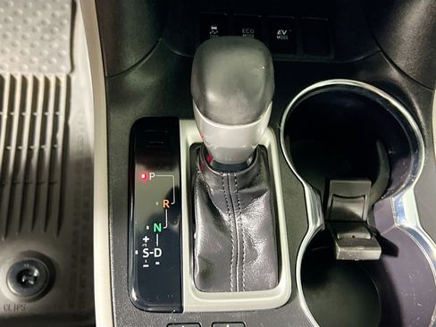 Used 2019 Toyota Highlander XLE image 25