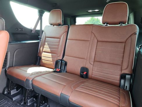 Used 2023 GMC Yukon XL Denali Ultimate w/ LPO, Floor Liner Package AWD/4WD image 39