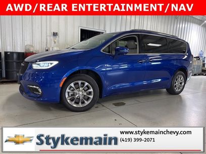 Used 2021 Chrysler Pacifica Touring-L w/ Uconnect Theater Family Group
