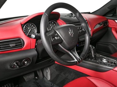 Certified 2022 Maserati Levante GT image 7