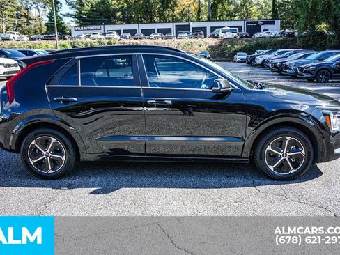 Used 2023 Kia Niro SX image 9