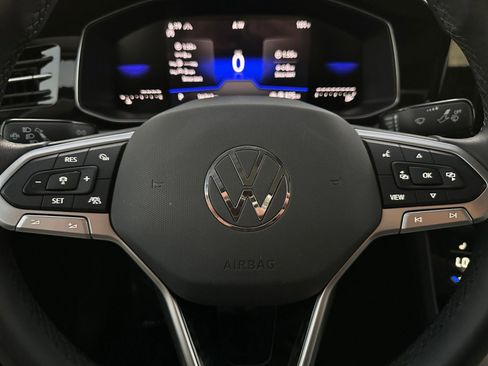 Used 2025 Volkswagen Jetta SE image 28