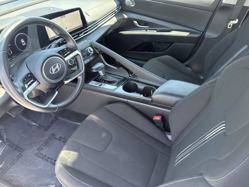 Used 2025 Hyundai Elantra SEL FWD image 10