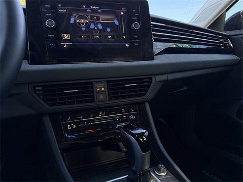 Used 2025 Volkswagen Jetta SE image 14