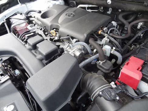 Used 2024 Toyota RAV4 XLE FWD image 35