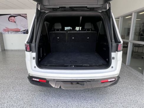 Used 2024 Jeep Wagoneer L Series II w/ Flexible Seating Group AWD/4WD image 15