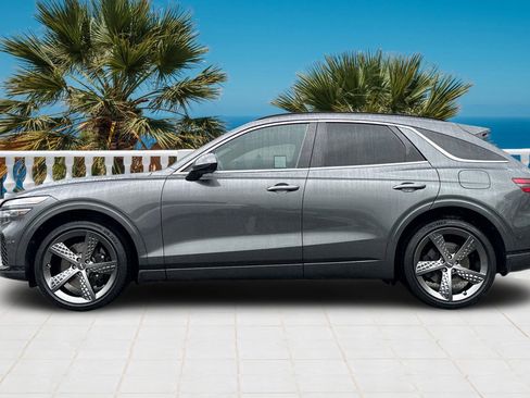 Used 2023 Genesis GV70 2.5T w/ Sport Prestige Package image 8