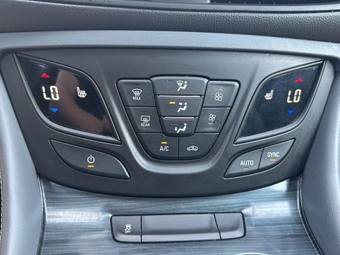 Used 2019 Buick Envision Essence FWD image 7