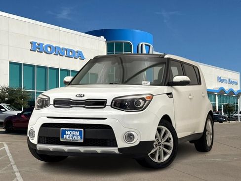 Used 2017 Kia Soul + w/ Primo Package FWD image 1