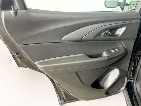 Used 2024 Chevrolet TrailBlazer LS FWD image 25