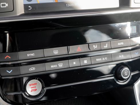 Used 2018 Jaguar XE Prestige image 19