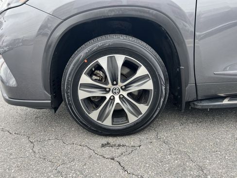 Used 2022 Toyota Highlander XLE image 21