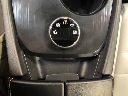 Used 2024 Nissan Rogue SL w/ SL Premium Package image 19